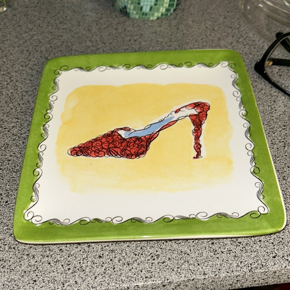 Pier 1 Fashion set of four dessert plates - Picture 6 of 8